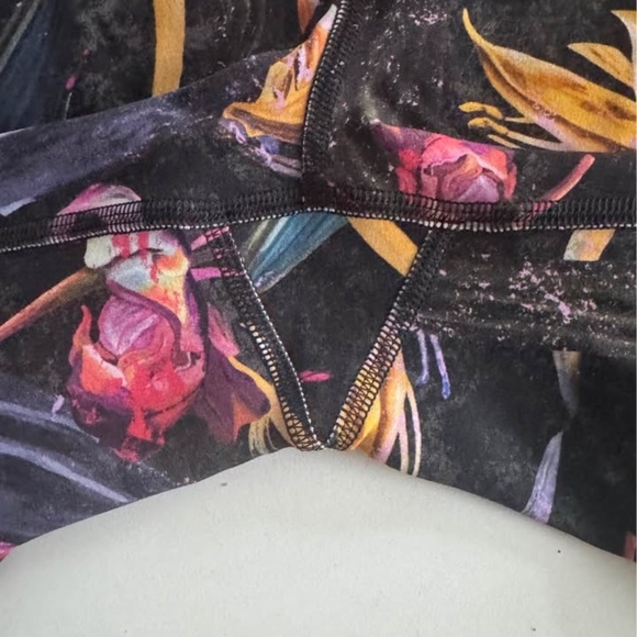LULULEMON |SIZE 10| Wunder Train High-Rise Short 6" | Veiled Floral Black Multi - Picture 6 of 8